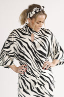 Bekka bluse sort og hvid zebra