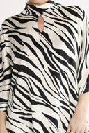 Bekka bluse sort og hvid zebra