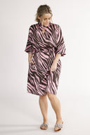 Cornelia kjole i brun og rosa zebra