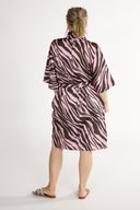 Cornelia kjole i brun og rosa zebra