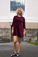 Olivia kort kjole i bordeauxrød
