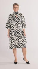 Cornelia kjole sort og hvid zebra