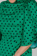 Bella grønn og sort polkadot kjole